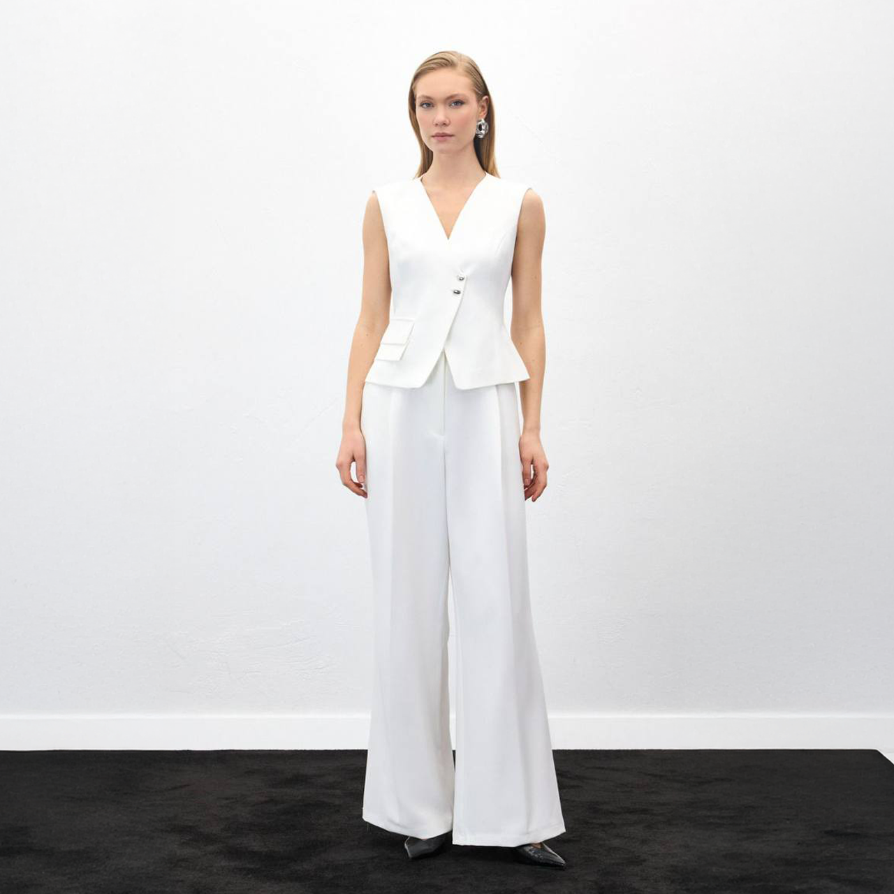 Pleated Wide-Leg Tailored Trousers