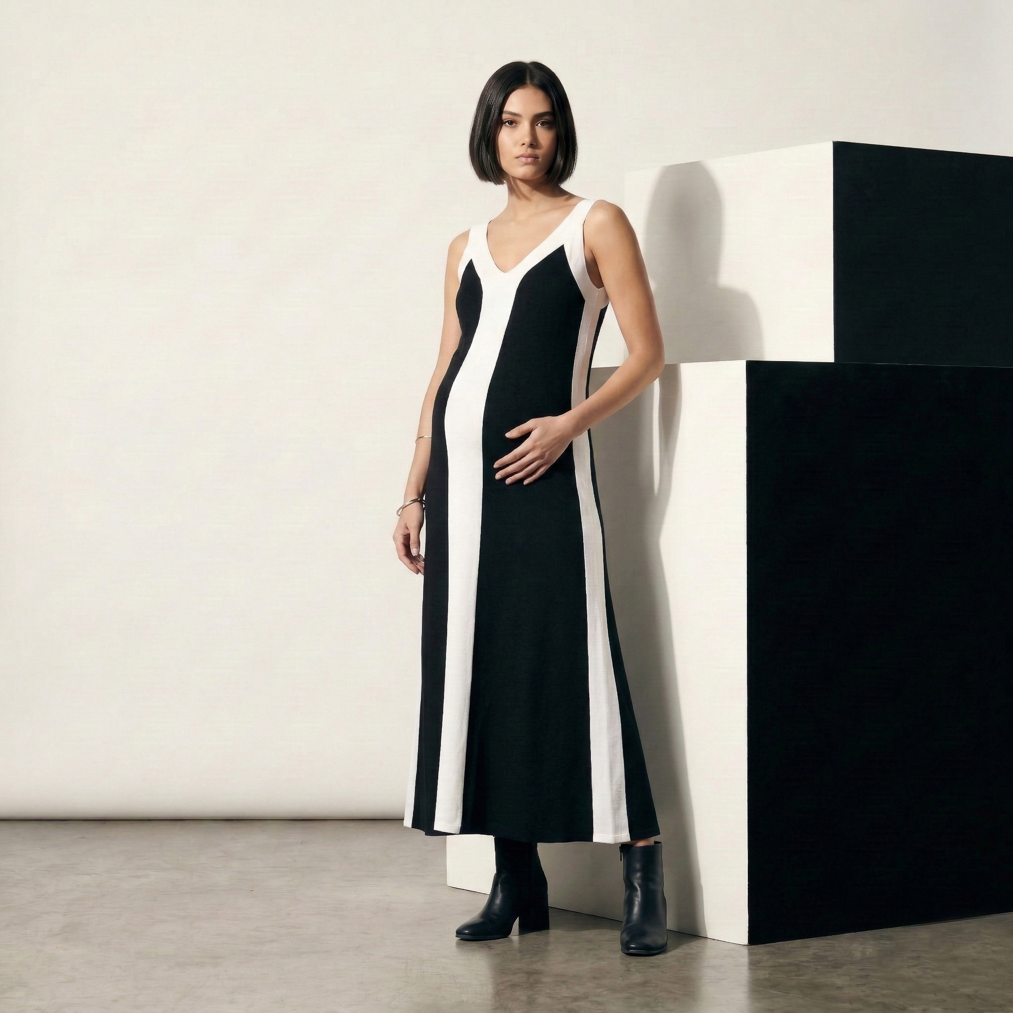 Elegant black and white color-block V-neck maxi dress